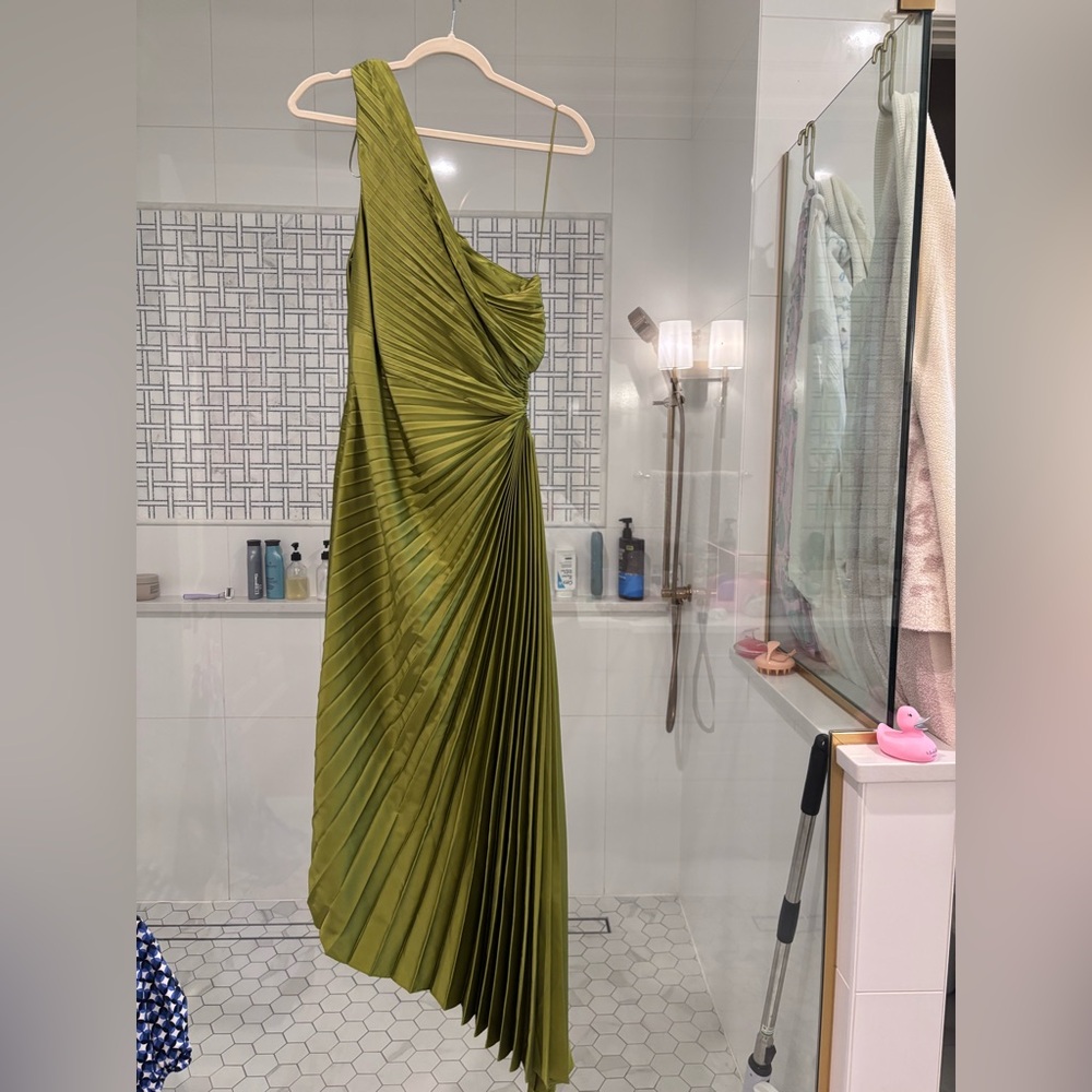 Vici One-Shoulder Olive Green Pleated Midi Dress